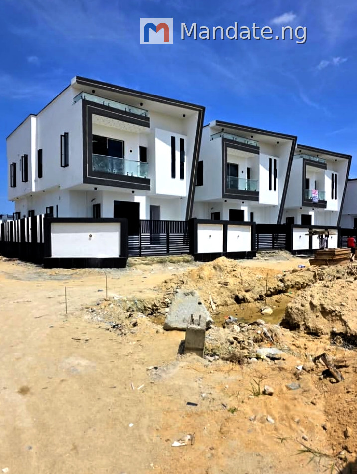 Luxury 2 Bedroom Apartment in Lekki Phase 1 For Sale in in Lekki Phase 1, Lagos Lekki Phase Lekki Lagos photo 6
