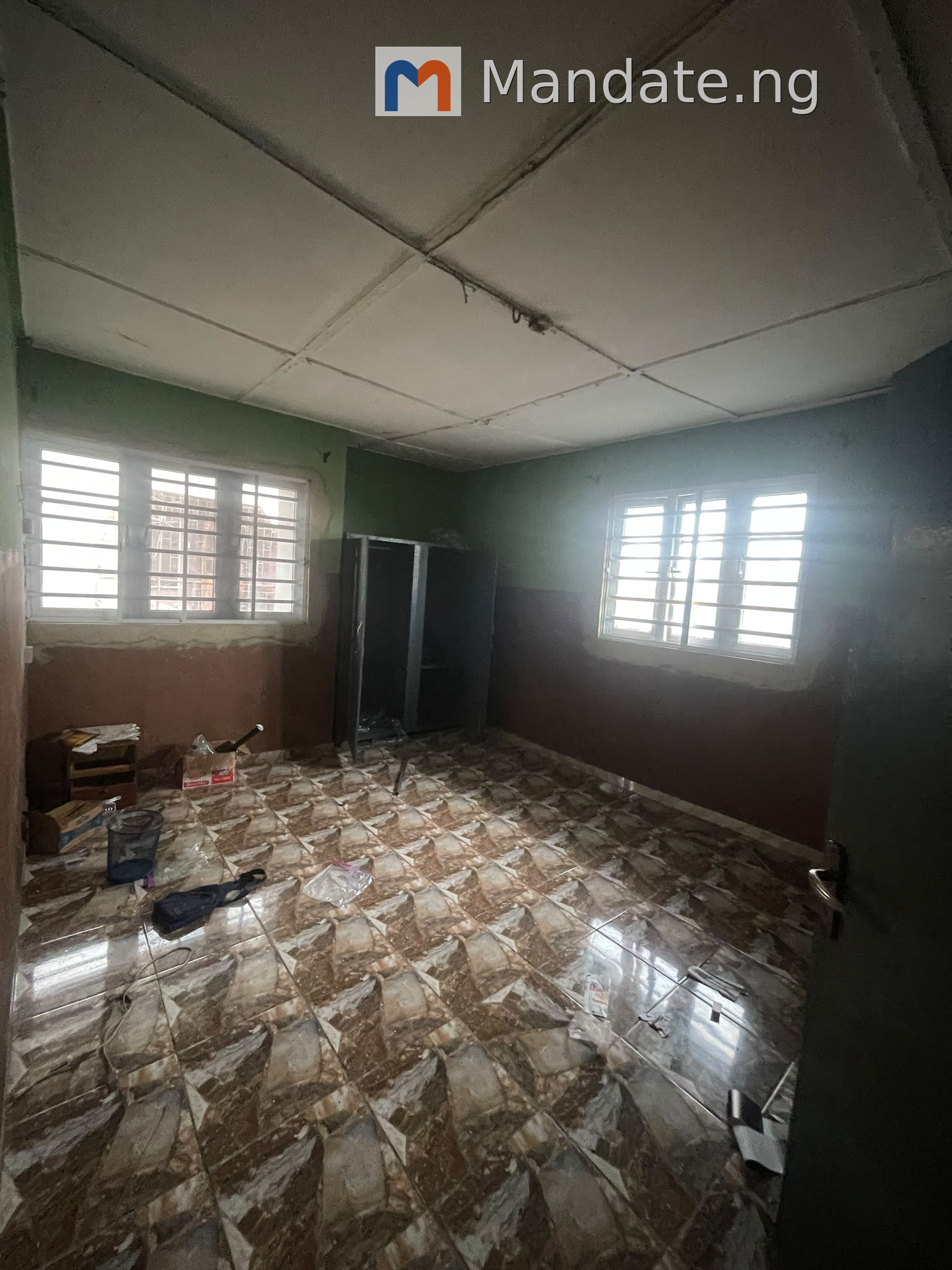 Standing Alone Bungalow on Half a Plot of Land in Ijeshatedo For Sale in off Ogunlana Road Ijeshatedo, Surulere Ijeshatedo Ijesha Lagos photo 1