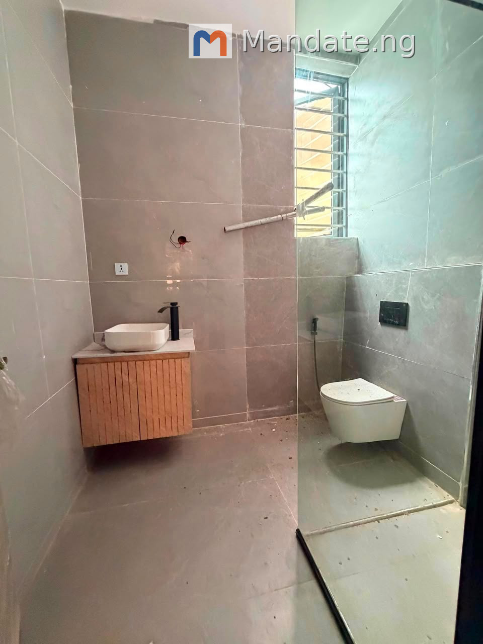 Excellently Built 5 Bedroom Semi Detached in Omole Phase 1 For Sale in in Omole Phase 1 Omole Lagos photo 2