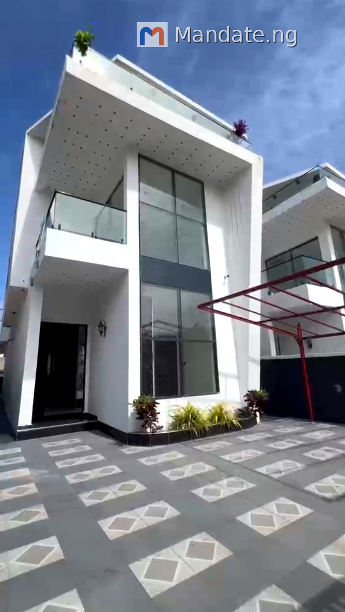 Luxury 5 Bedroom House with Pool in Sangotedo, Lekki For Sale in in Sangotedo, Lekki Sangotedo Ajah Lagos photo 1