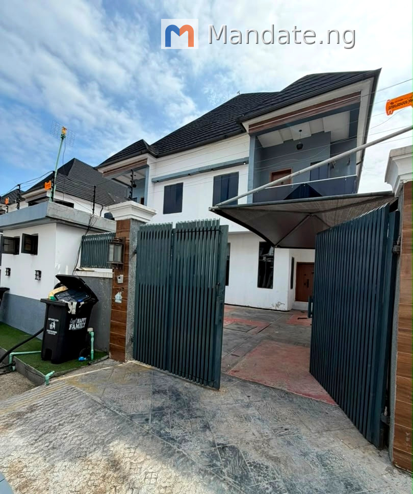 Luxury 5 Bedroom House with Pool in Sangotedo, Lekki For Sale in in Sangotedo, Lekki Sangotedo Ajah Lagos photo 4