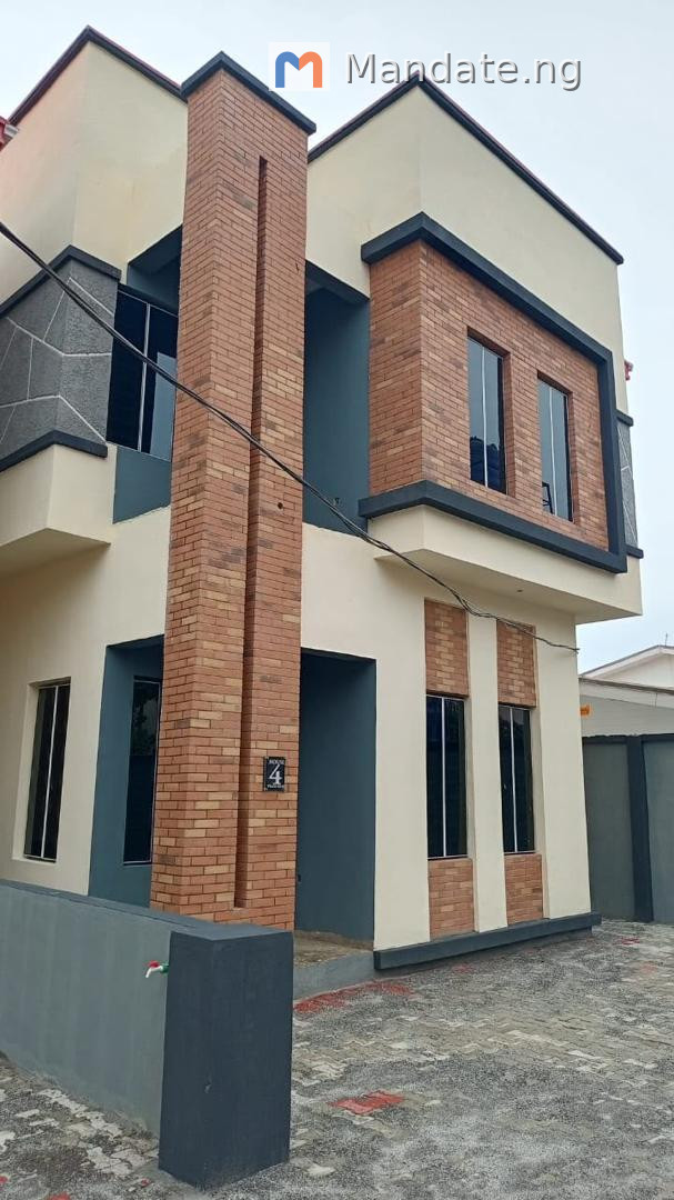4-Bedroom Semi-Detached Duplex on 300sqm with BQ in Ikeja GRA For Sale in on Adekunkle Fajuyi Way Ikeja GRA IKEJA GRA Oworonshoki Lagos photo 1