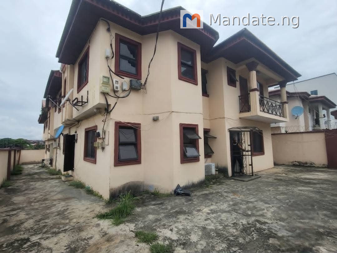 4-Bedroom Semi-Detached Duplex on 300sqm with BQ in Ikeja GRA For Sale in on Adekunkle Fajuyi Way Ikeja GRA IKEJA GRA Oworonshoki Lagos photo 3