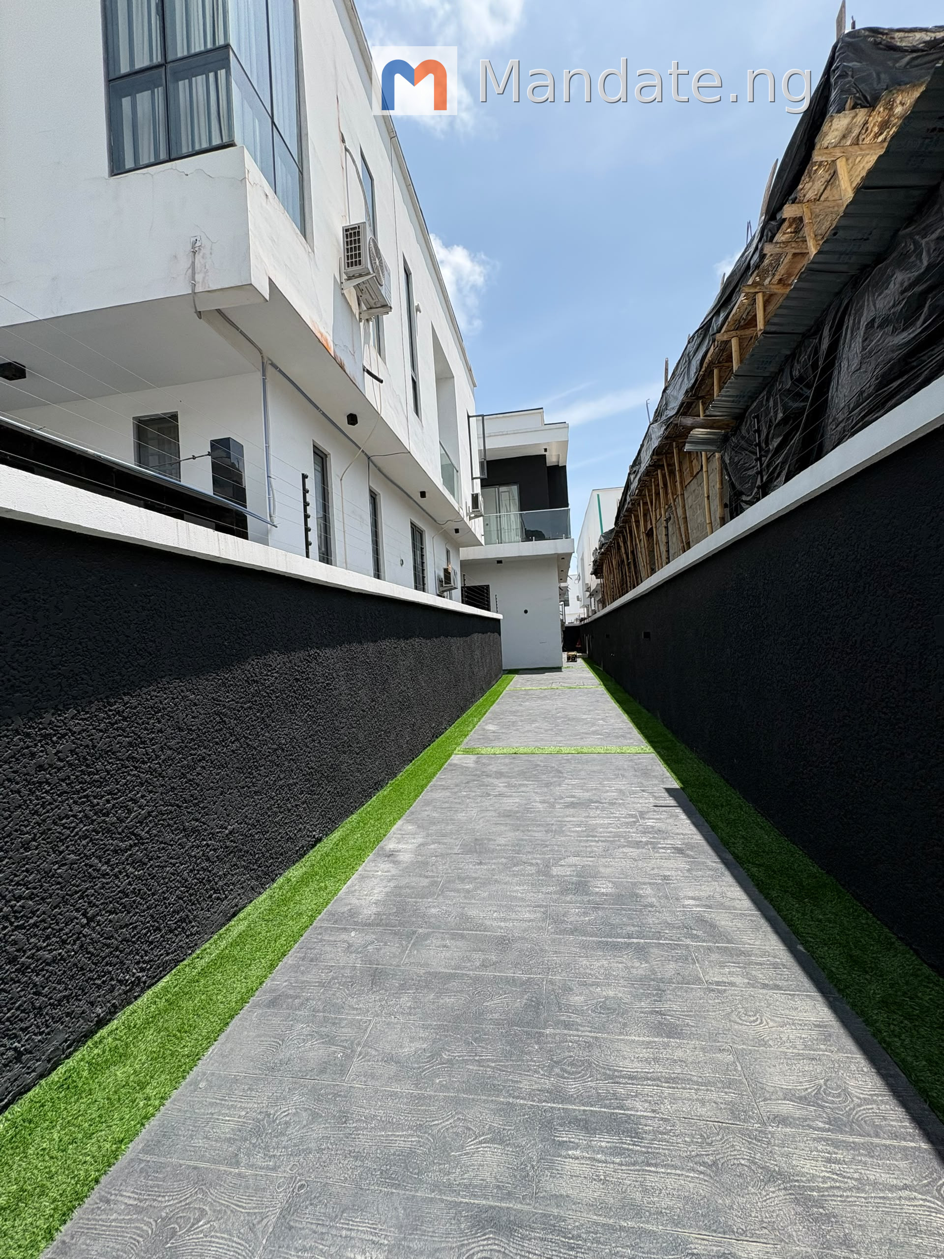 Spacious 3 Bedroom Semi Detached Duplex in Lekki Scheme II For Sale in in Lekki Scheme II, Lekki Lekki Scheme II Lekki Lagos photo 1