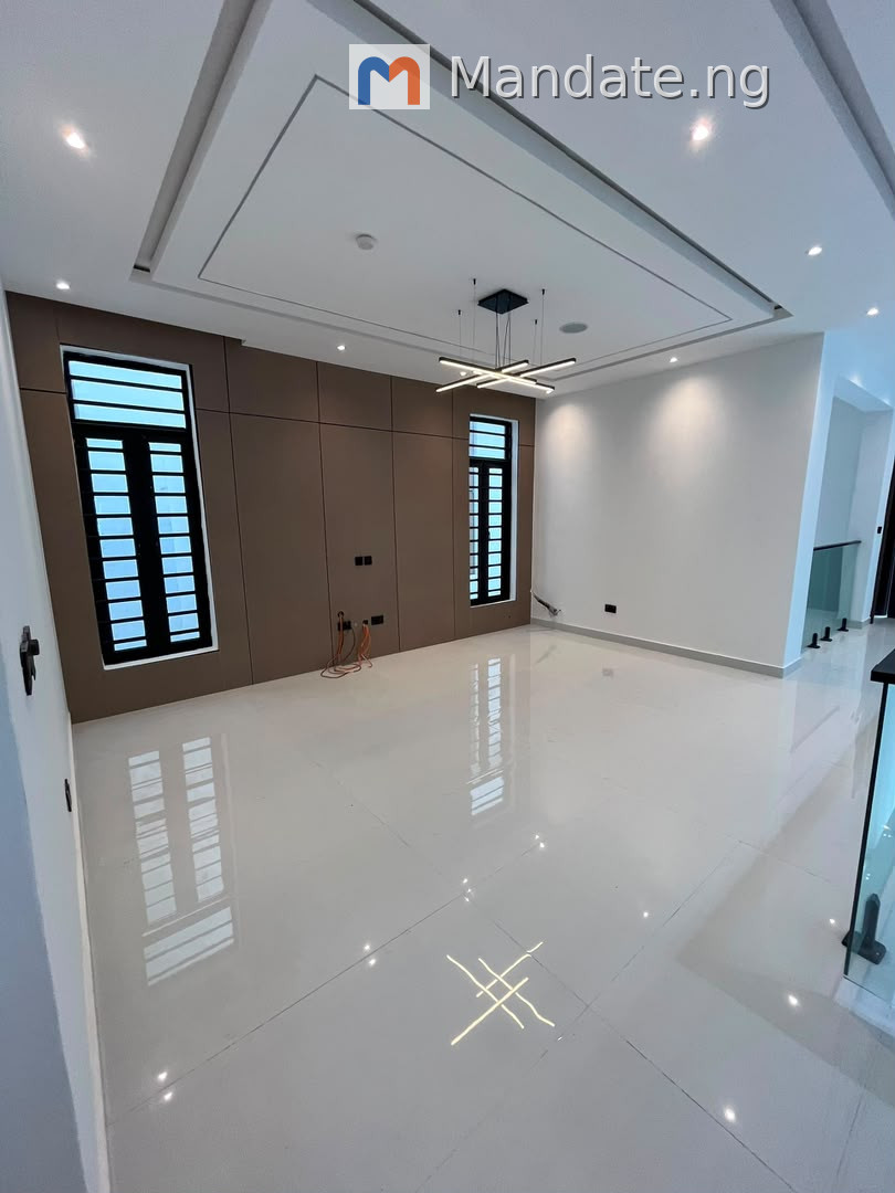 5-Bedroom Fully Detached Duplex with BQ in Ikota, Lekki For Sale in in Ikota, Lekki Ikota Lagos photo 8