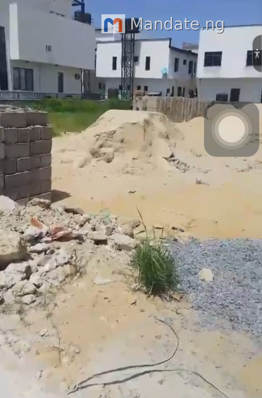 600sqm Land for Sale in Buena Vista Estate For Sale in at Orchid inside a good estate VI Orchid Lagos photo 2