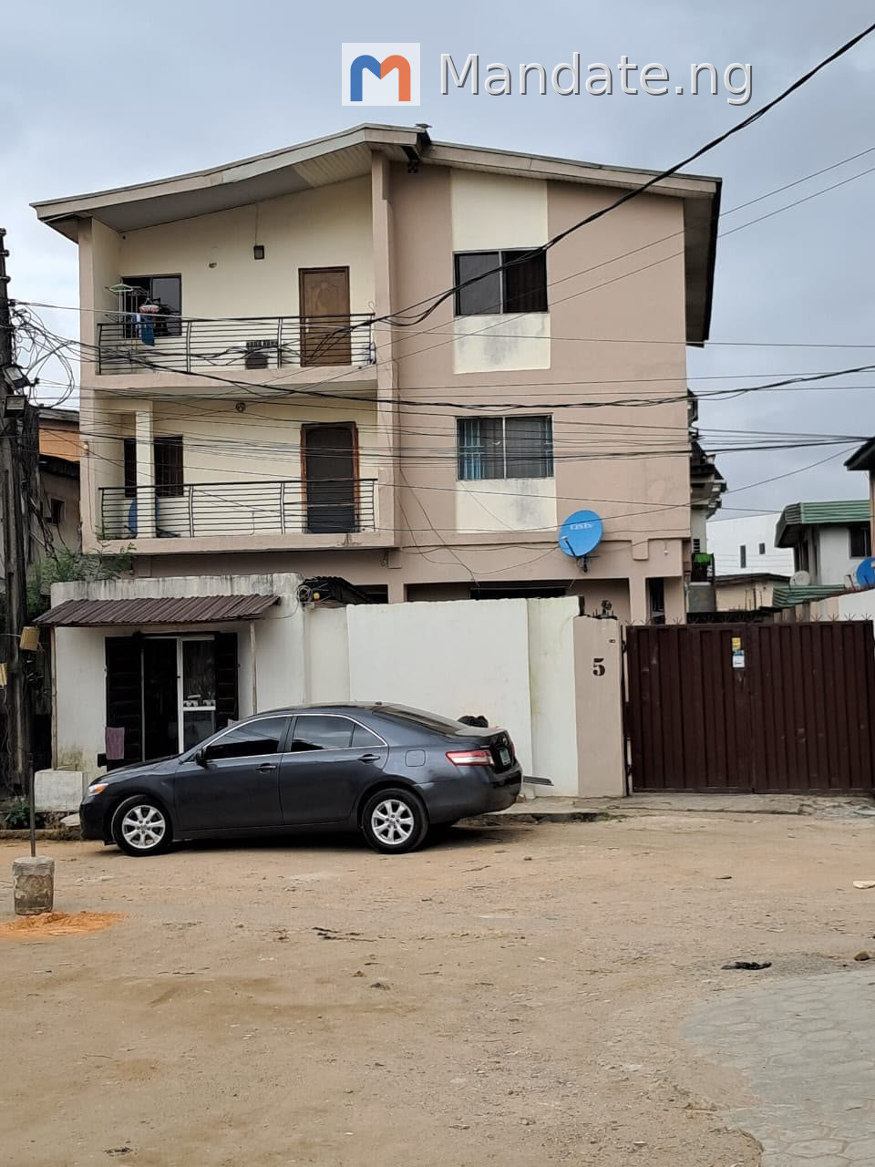 Block of 5 Flats on 556.09 sqm of Dry Land in Gbagada, Lagos For Sale in Off Twins Obasa, Medina Road, Gbagada, Lagos Gbagada Lagos photo 2
