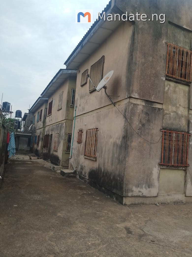 7 flats in Military Zone, Ejigbo, Lagos For Sale in Military Zone area Ejigbo, Lagos Ejigbo Lagos photo 4
