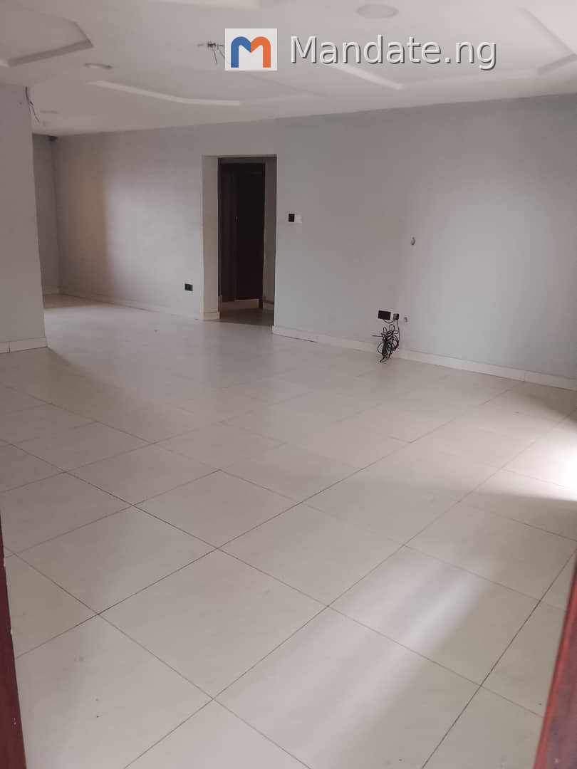 Exquisite spacious serviced 3 Bedroom Apartment in Orchid Road For Rent in at Orchid Road Opposite Buena Vista Estate Orchid Lagos photo 1