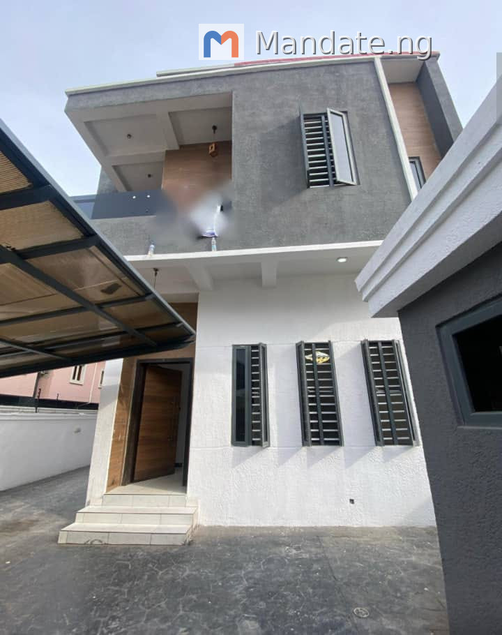 Exquisite spacious serviced 3 Bedroom Apartment in Orchid Road For Rent in at Orchid Road Opposite Buena Vista Estate Orchid Lagos photo 6