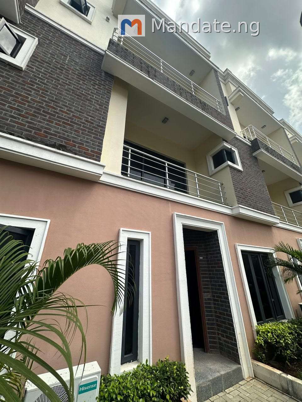 8-BEDROOM DETACHED HOUSE + BQ FOR SALE in Victoria Island For Sale in in Victoria Island Island Victoria Island (VI) Lagos photo 3