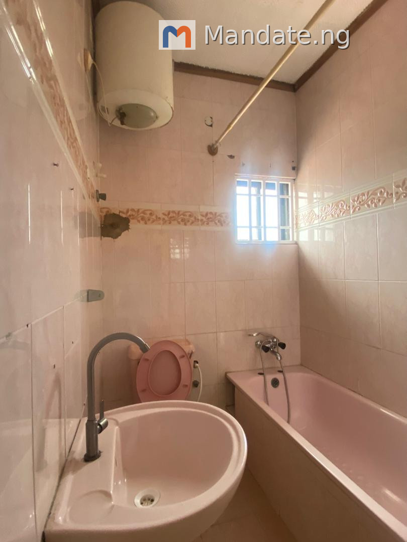 5-Bedroom Semi-Detached House for Lease in Lekki Phase 1 Lease in Emma Abimbola Cole, Lekki Phase 1 Lekki Phase Omole Phase 1 Lagos photo 5