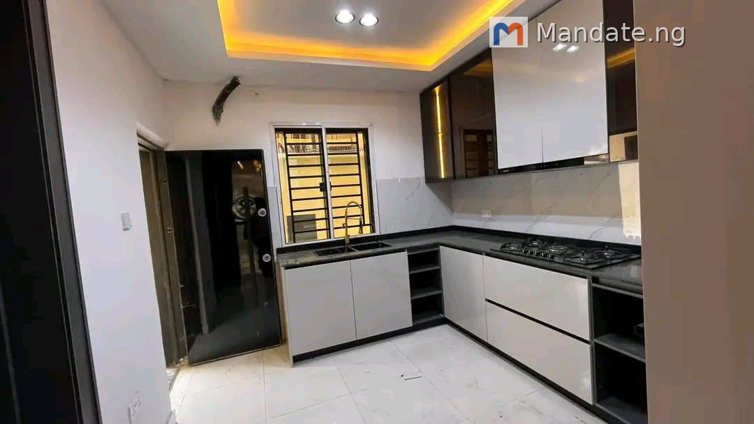 3 Bedrooms + BQ in Lekki Scheme 2 For Rent in in Lekki Scheme 2, Abraham Adesanya Adesanya Abraham Adesanya Lagos photo 5