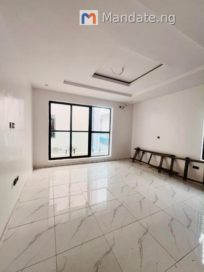 5 Bedroom Detached Duplex with Pool and Cinema in Magodo Phase 2 For Sale in in Magodo Phase 2 Agodo Lagos photo 2