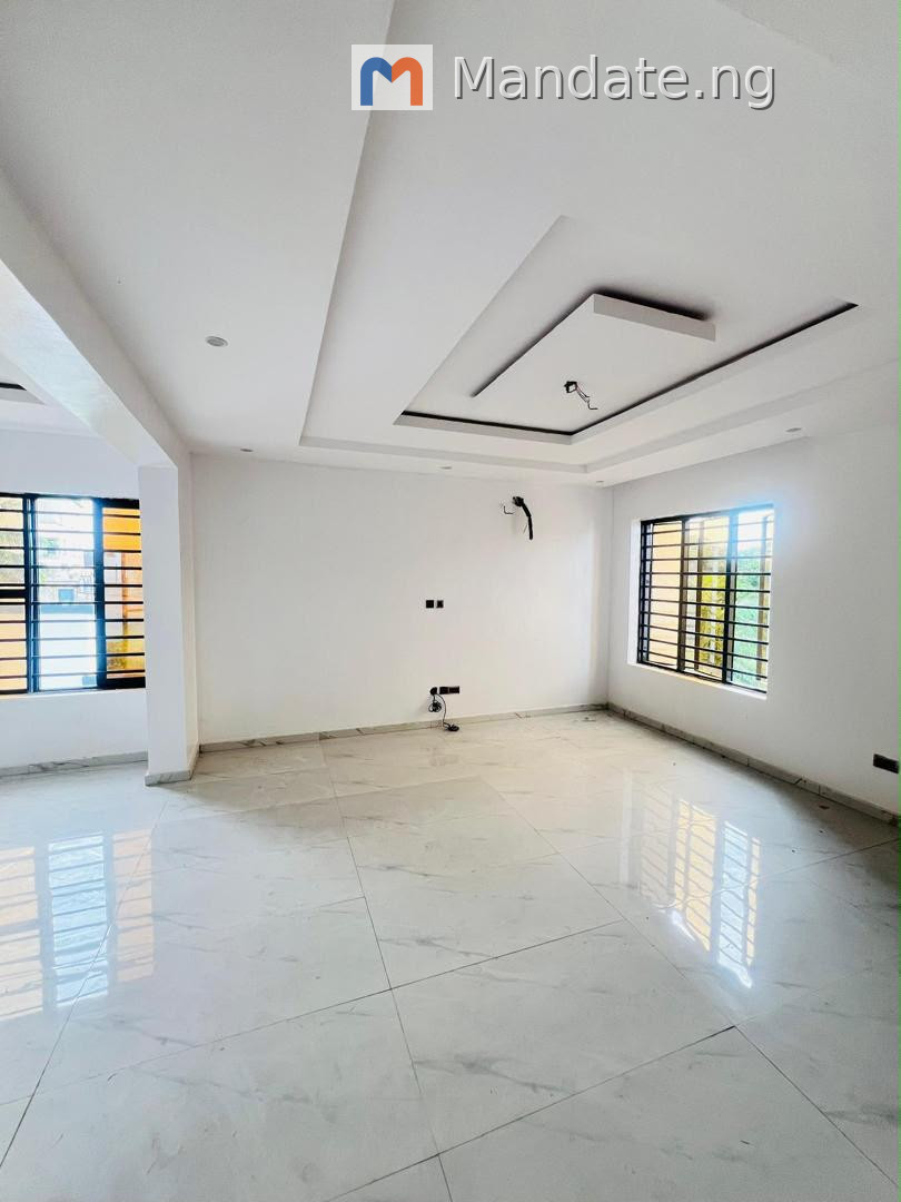 5 Bedroom Detached Duplex with Pool and Cinema in Magodo Phase 2 For Sale in in Magodo Phase 2 Agodo Lagos photo 3