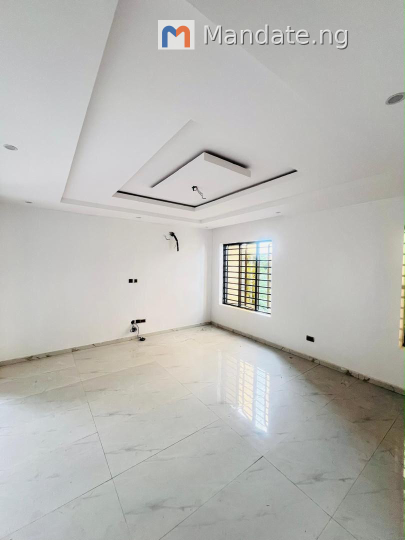 5 Bedroom Detached Duplex with Pool and Cinema in Magodo Phase 2 For Sale in in Magodo Phase 2 Agodo Lagos photo 5