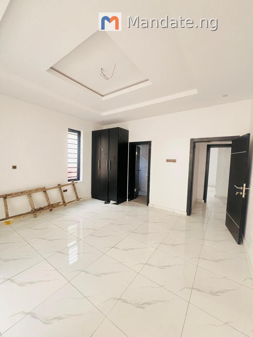 5 Bedroom Detached Duplex with Pool and Cinema in Magodo Phase 2 For Sale in in Magodo Phase 2 Agodo Lagos photo 7