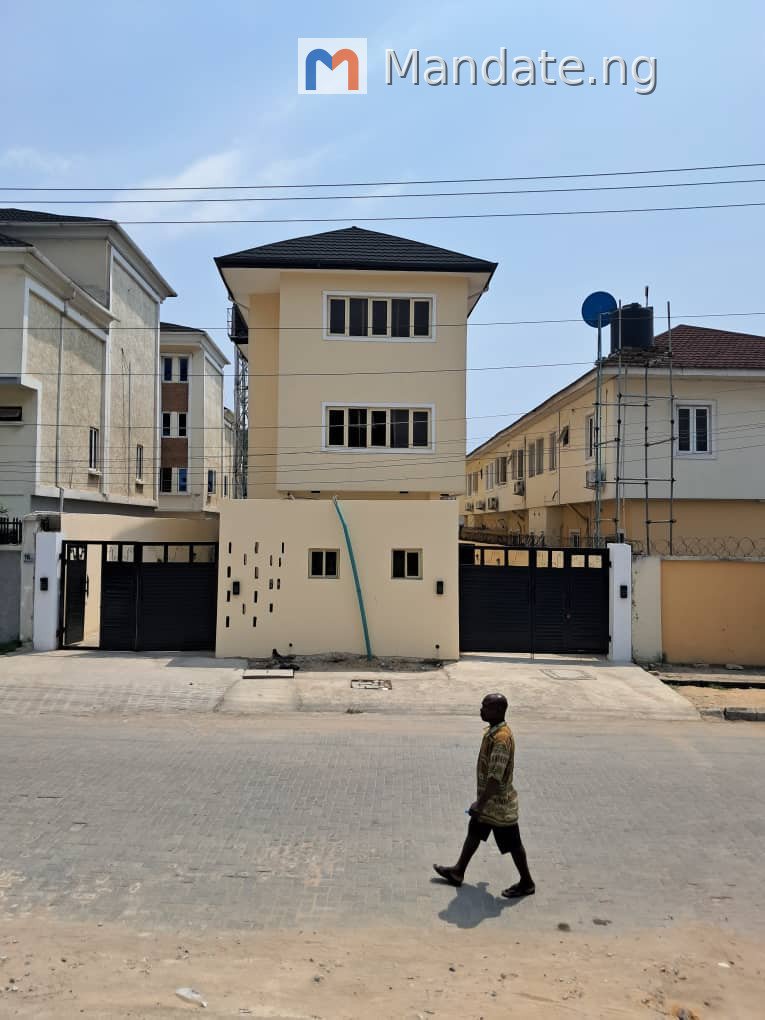 4 Bedroom Semi-Detached Duplex for Sale in Orchid, Lagos For Sale in after roundabout, Orchid, Lagos Orchid Lagos photo 2