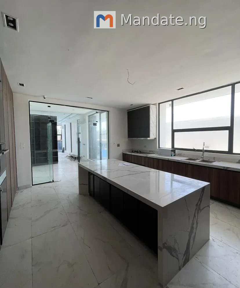 5-BEDROOM DETACHED DUPLEX in Osapa, Lekki For Sale in in Osapa, Lekki Lekki Axis Osapa Lagos photo 1