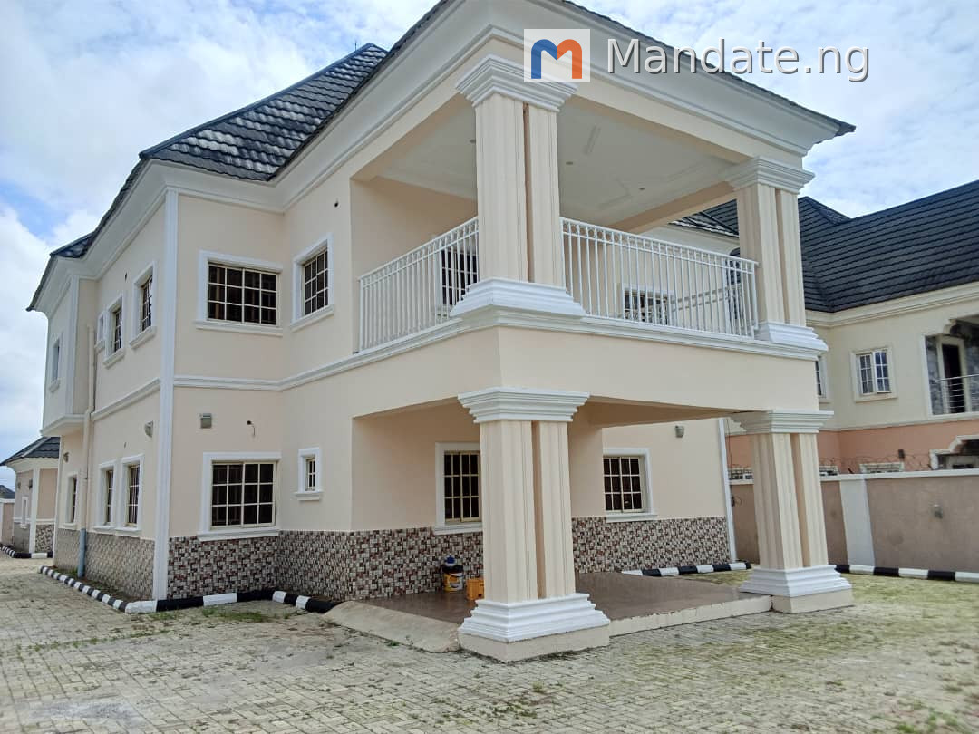 Smart four bedroom duplex in Galadimawa For Sale in in Galadimawa Galadimawa FCT photo 1