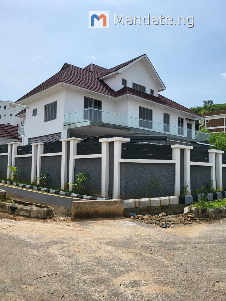 Smart four bedroom duplex in Galadimawa For Sale in in Galadimawa Galadimawa FCT photo 2