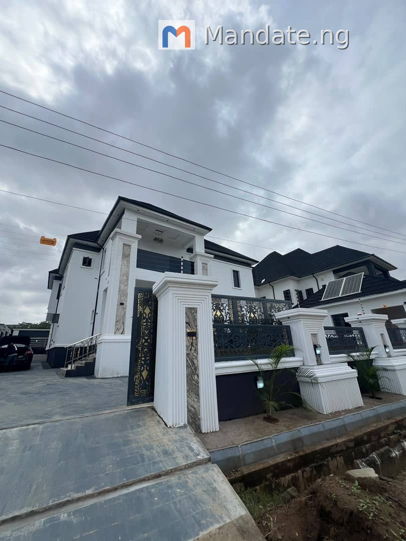 Smart four bedroom duplex in Galadimawa For Sale in in Galadimawa Galadimawa FCT photo 3
