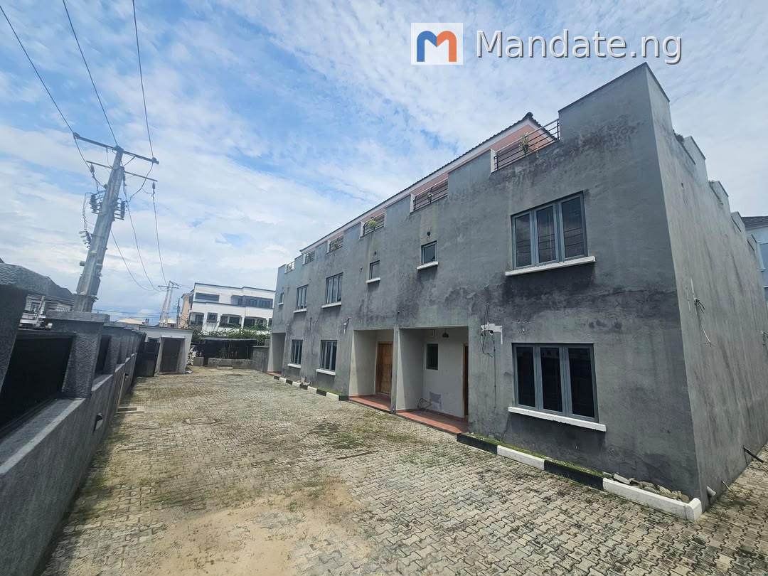 Spacious 3-Bedroom Terrace Duplexes with BQ in Lekki Lease in in Berra Estate, Lekki Lekki Lagos photo 1