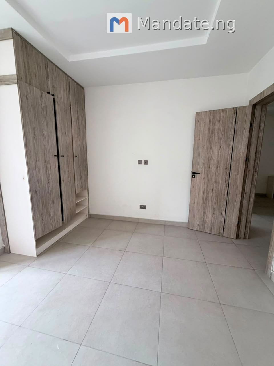 Masters bedroom available for rent in a shared apartment For Rent in Orchid Road before the roundabout Orchid Lagos photo 1