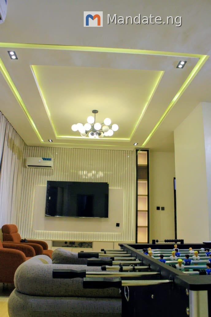 2 bedroom apartment in Ikate Lease in Spar road, Ikate, Lekki Ikate Lekki Lagos photo 4
