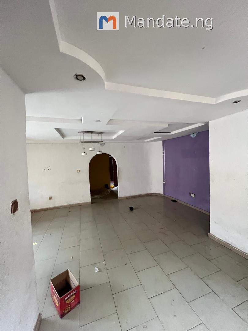 4 Bedroom Flat with Personal Staircase in Ikotun For Rent in governor road ikotun Ikotun Lagos photo 2