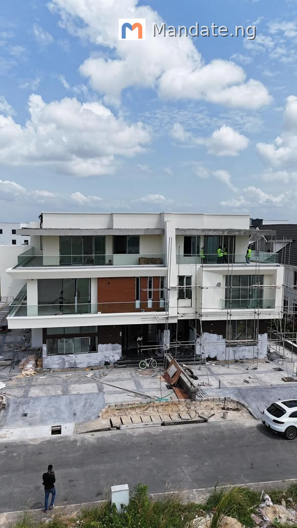 Luxury 5 Bedroom Rental with BQ in Ikate, Lekki For Rent in in Cowries Creek ikate, Lekki Ikate Isheri Olofin Lagos photo 2