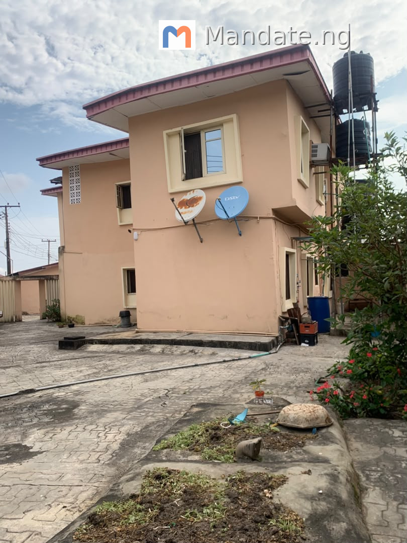 2 Units of 3 Bedroom Flat in Surulere, Lagos For Sale in inside street off Ojuelegba, Surulere Ojuelegba Surulere Lagos photo 1