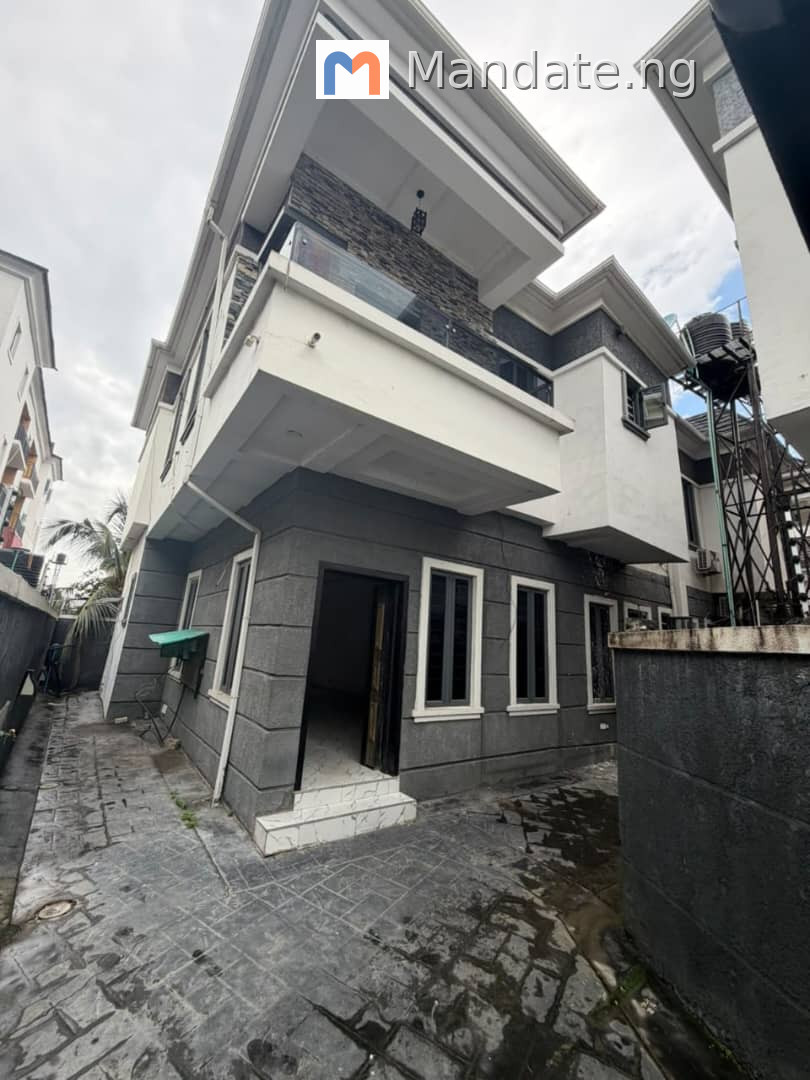 Fully Furnished 2 Bedroom Apartment for Sale or Rent in Ikate For Sale in behind Enyo filling station, Ikate Ikate Lekki Lagos photo 2