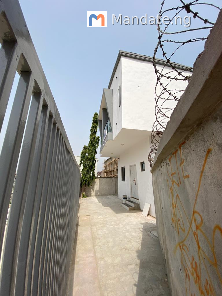 3-Bedroom Duplex for Sale in Ikota, Lekki For Sale in Road 2, Nile Cinema Area, Ikota, Lekki, Lagos Omole Phase 2 Lagos photo 2