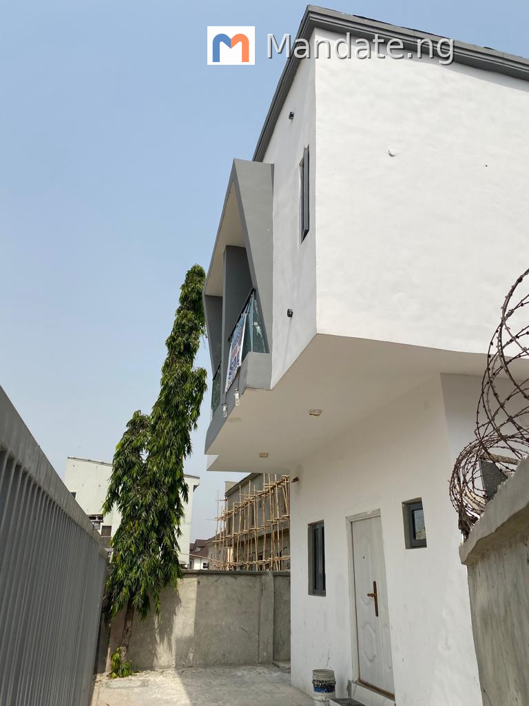 3-Bedroom Duplex for Sale in Ikota, Lekki For Sale in Road 2, Nile Cinema Area, Ikota, Lekki, Lagos Omole Phase 2 Lagos photo 4