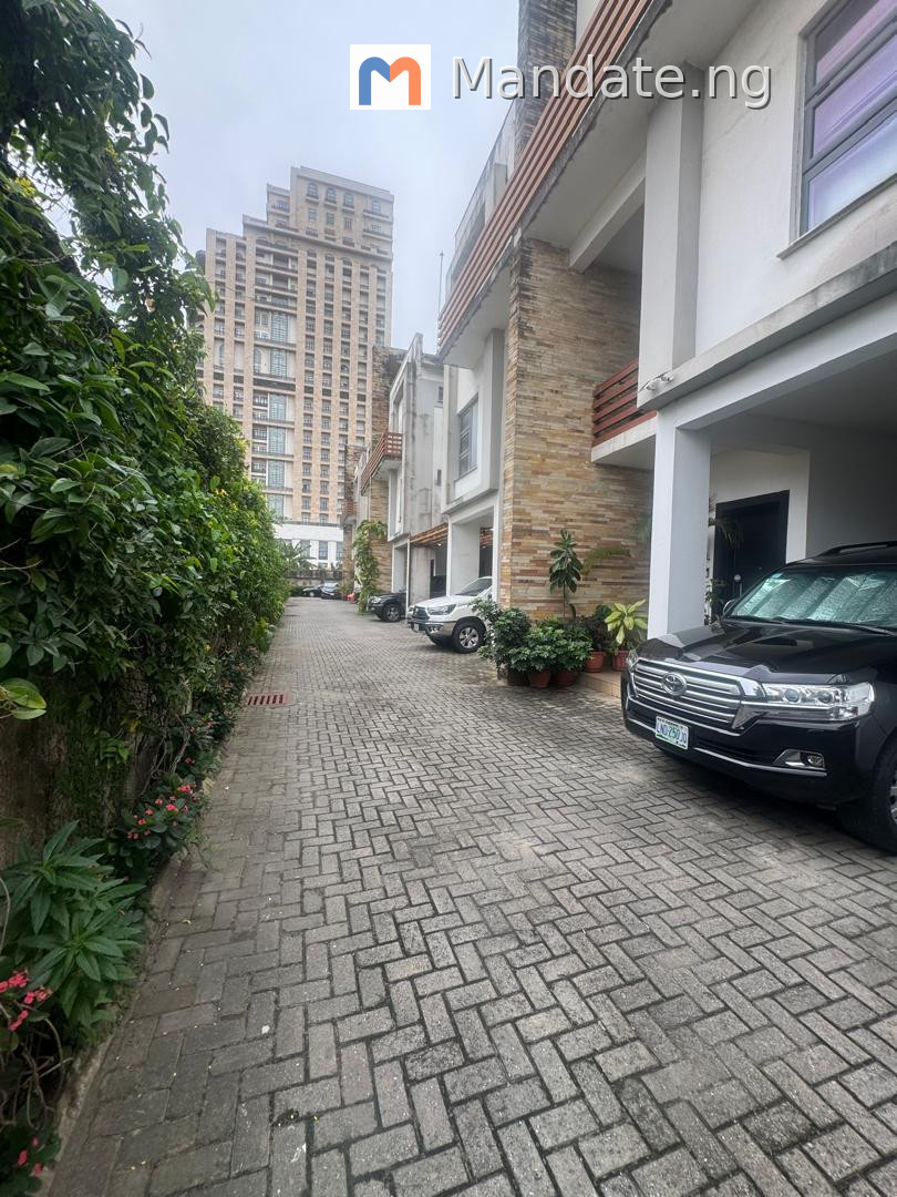 Four bedrooms terrace with a room BQ in Old Ikoyi Lease in in Old Ikoyi Old Ikoyi Ikoyi Lagos photo 2