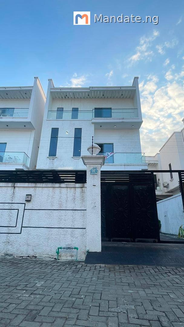 Brand new 6 bedroom fully detached duplex in Chevron For Rent in in Chevron Isheri Olofin Lagos photo 1