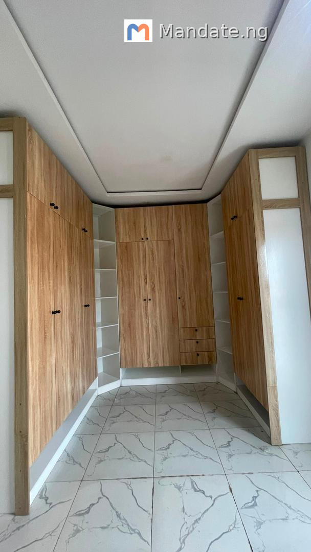 Brand new 6 bedroom fully detached duplex in Chevron For Rent in in Chevron Isheri Olofin Lagos photo 2