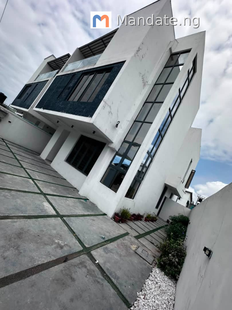 Nicely furnished 2 BEDROOM apartment in Lekki Phase 1 For Rent in in Lekki Phase 1 Lekki Phase Lekki Lagos photo 5