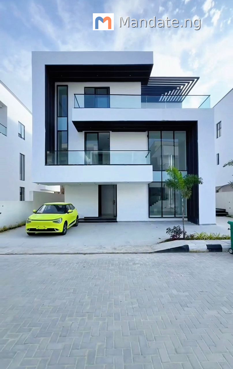 6 Bedroom Fully Detached Duplex with Elevator in Lekki Phase 1 For Sale in in Lekki Phase 1 Lekki Phase Lekki Lagos photo 3
