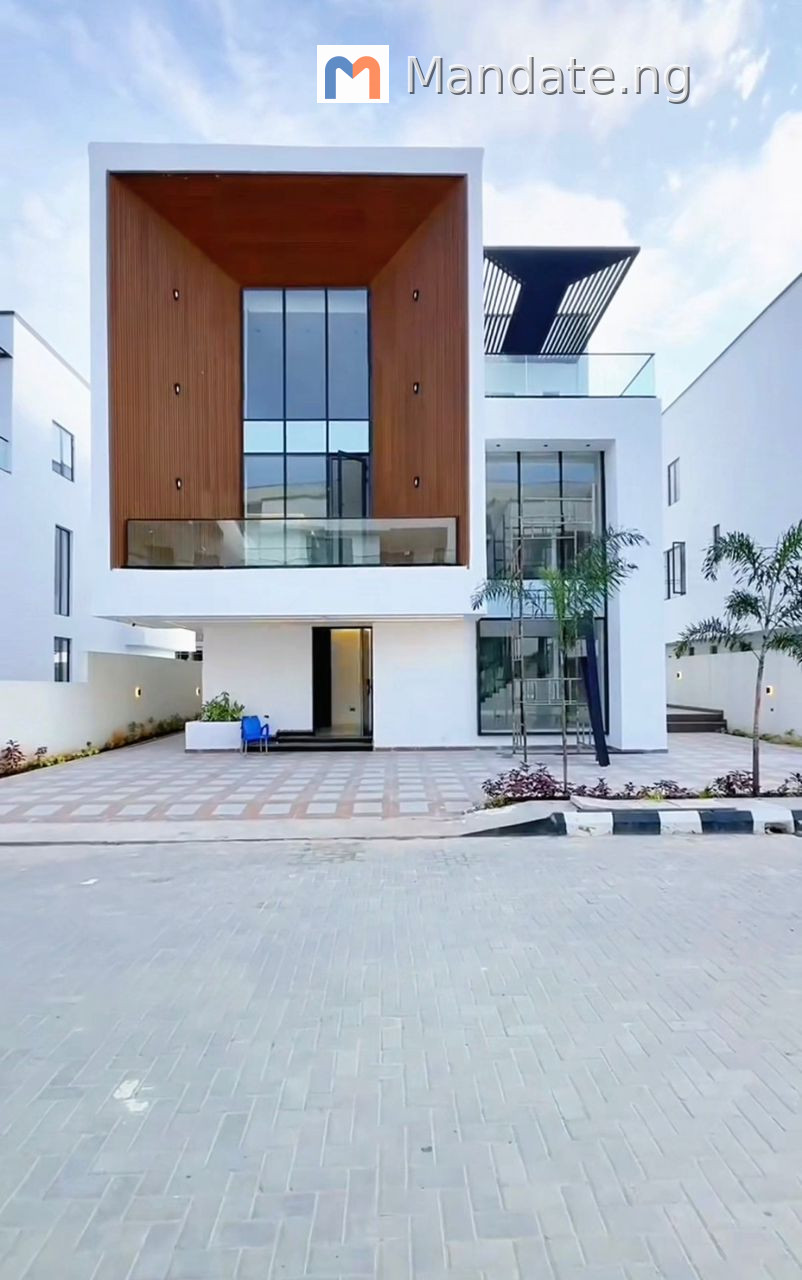 6 Bedroom Fully Detached Duplex with Elevator in Lekki Phase 1 For Sale in in Lekki Phase 1 Lekki Phase Lekki Lagos photo 4