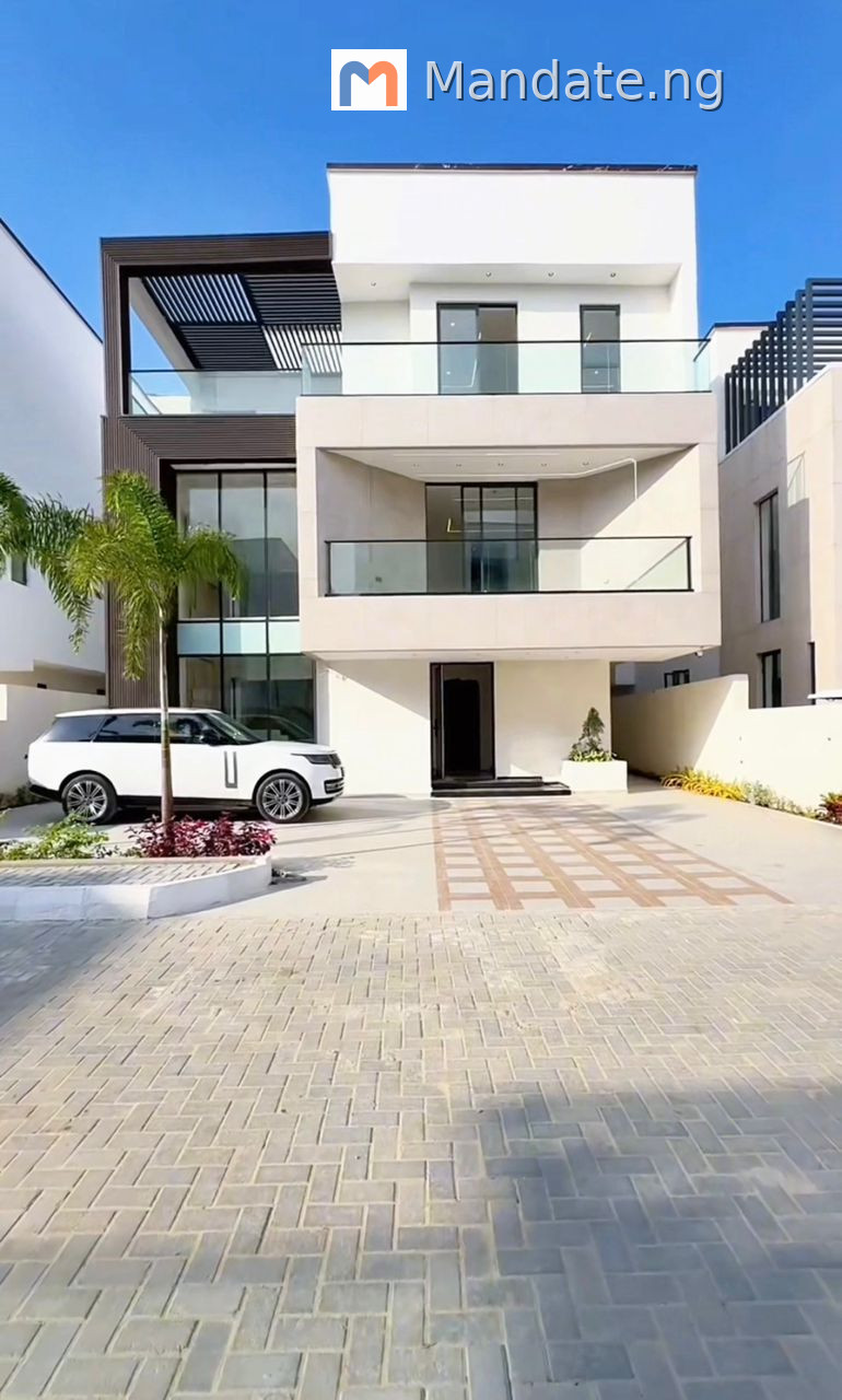 6 Bedroom Fully Detached Duplex with Elevator in Lekki Phase 1 For Sale in in Lekki Phase 1 Lekki Phase Lekki Lagos photo 6
