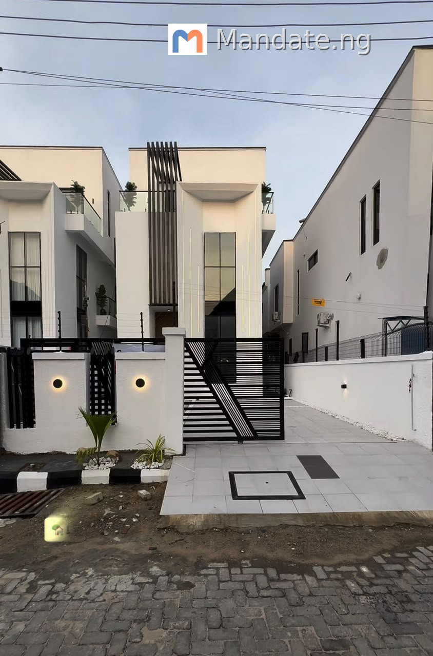 6 Bedroom Fully Detached Duplex with Elevator in Lekki Phase 1 For Sale in in Lekki Phase 1 Lekki Phase Lekki Lagos photo 7