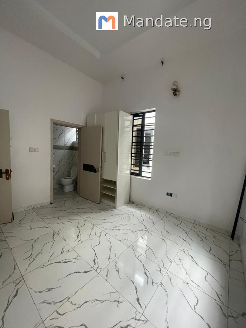Semi-Master Room Upstairs for Rent in Royal Mews, Orchid For Rent in in Royal Mews, Orchid Orchid Lagos photo 1