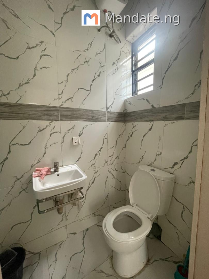 Semi-Master Room Upstairs for Rent in Royal Mews, Orchid For Rent in in Royal Mews, Orchid Orchid Lagos photo 4