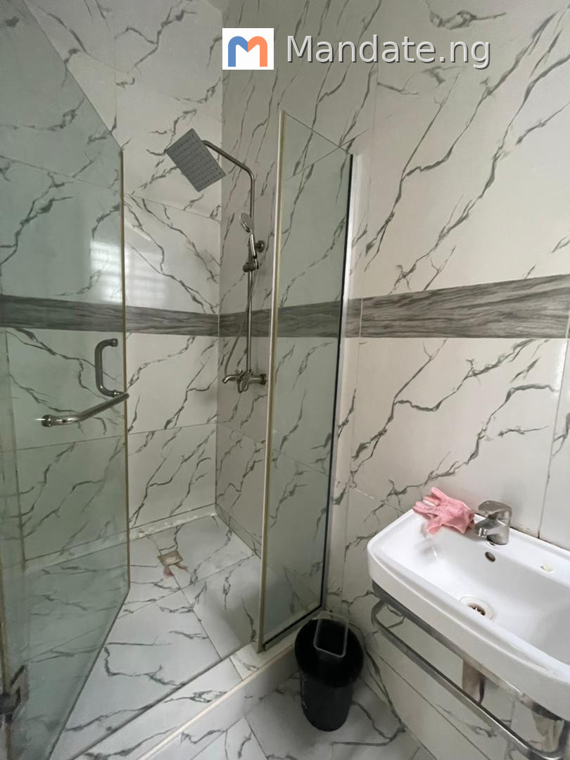Semi-Master Room Upstairs for Rent in Royal Mews, Orchid For Rent in in Royal Mews, Orchid Orchid Lagos photo 5