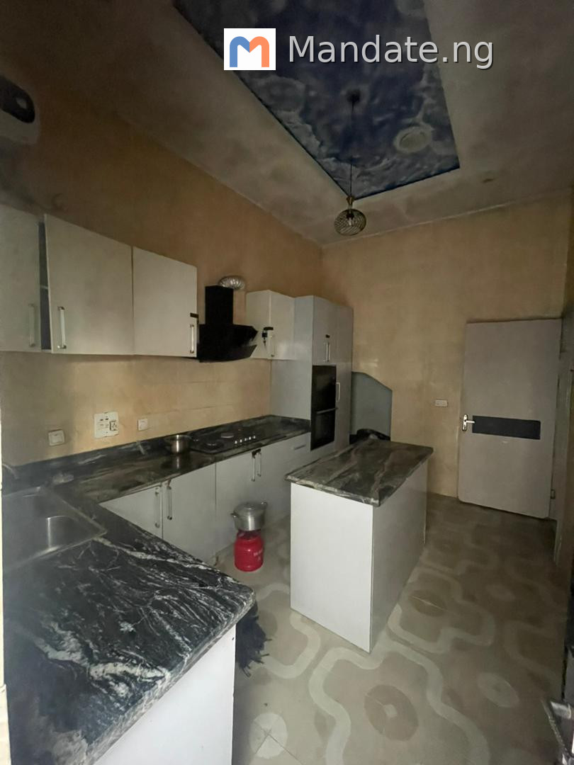 Semi-Master Room Upstairs for Rent in Royal Mews, Orchid For Rent in in Royal Mews, Orchid Orchid Lagos photo 6