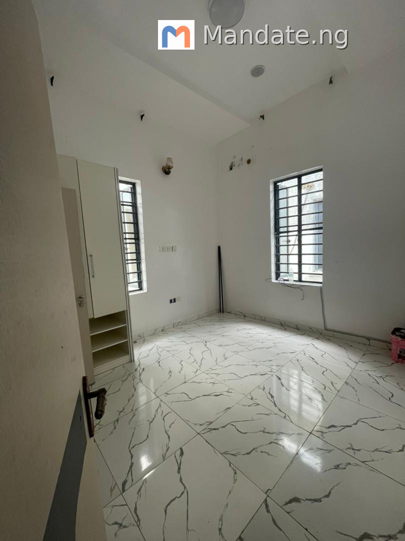 Semi-Master Room Upstairs for Rent in Royal Mews, Orchid For Rent in in Royal Mews, Orchid Orchid Lagos photo 7