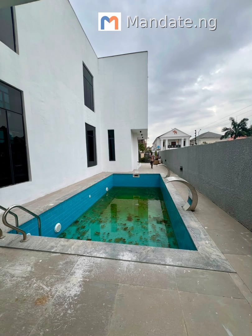 5 Bedroom Fully Detached Smart Home with Elevator and Pool in VGC For Sale in in VGC Victoria Garden City Lagos photo 3