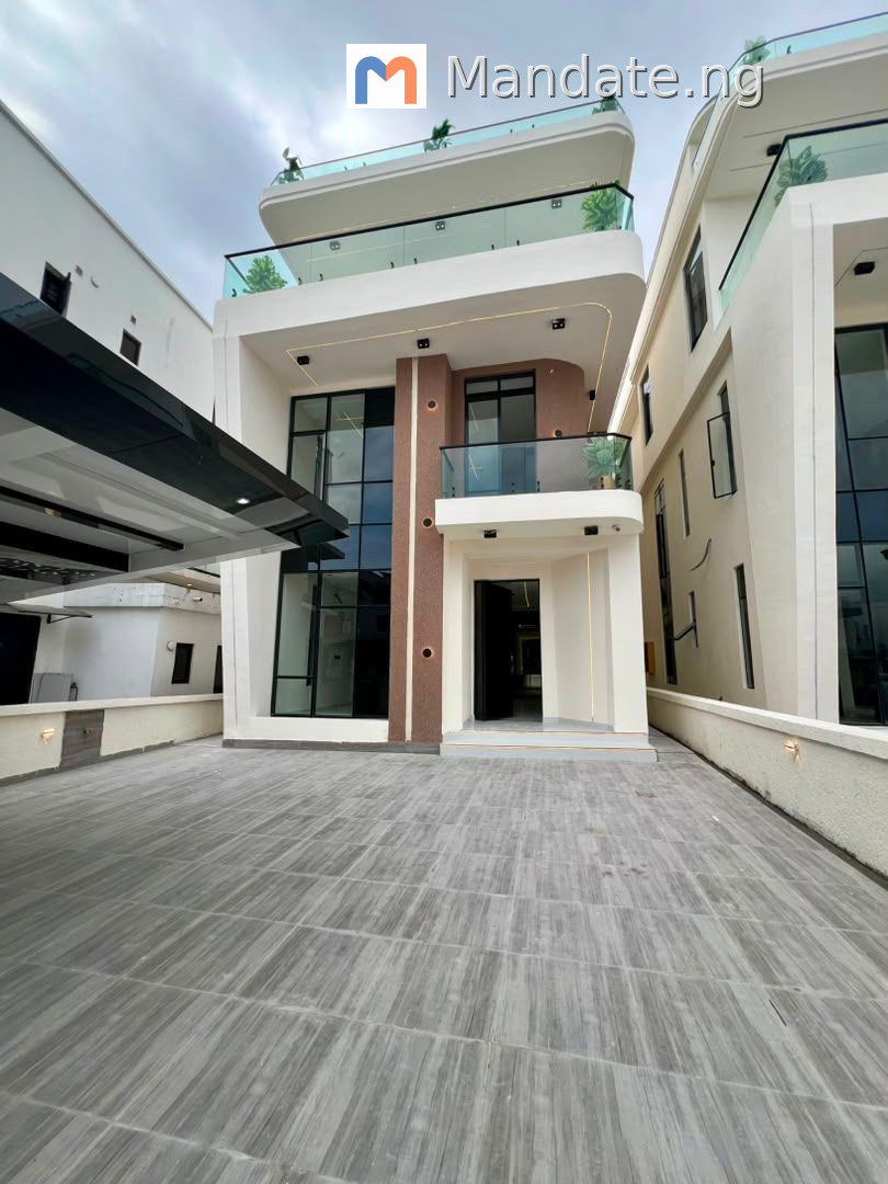 5 Bedroom Fully Detached Home with Swimming Pool in Chevron, Lekki For Sale in in Chevron, Lekki Lekki Lagos photo 1